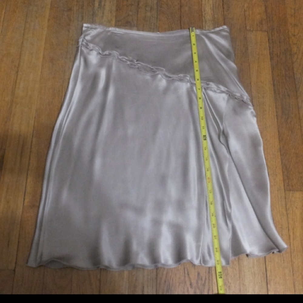 Elegant and Flirty Taupe Silk Skirt by Walter - Picture 11 of 12